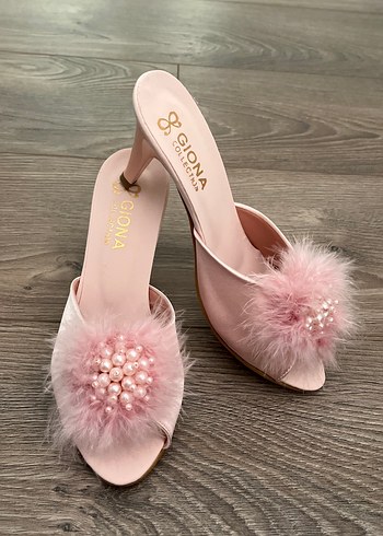 Pembe Tüylü Topuklu Kadın Terlik