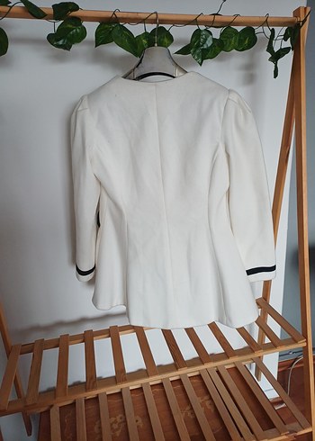 Siyah Fiyonk Detaylı Beyaz Ofis Ceketi - Görsel 5