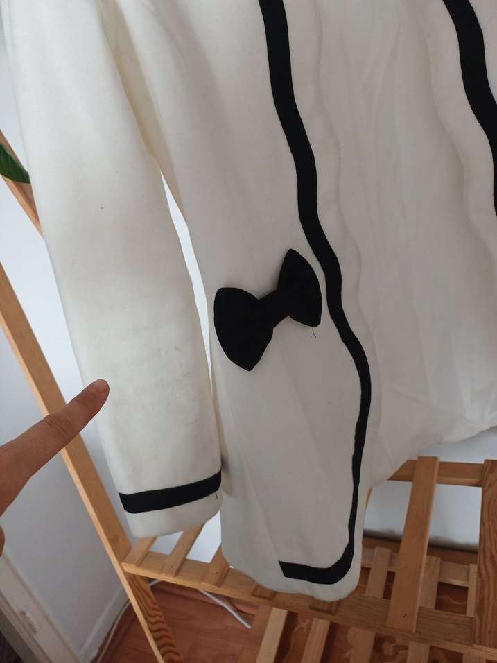 Siyah Fiyonk Detaylı Beyaz Ofis Ceketi - Görsel 2