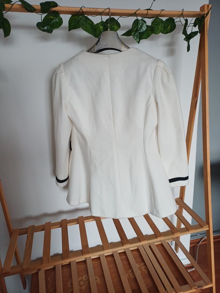 Siyah Fiyonk Detaylı Beyaz Ofis Ceketi - Görsel 5