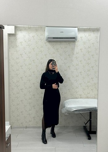 Siyah uzun yırtmaçlı triko elbise - Görsel 2