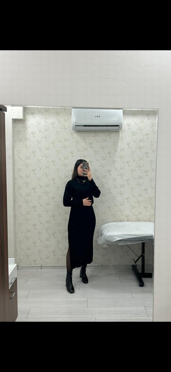 Siyah uzun yırtmaçlı triko elbise - Görsel 2