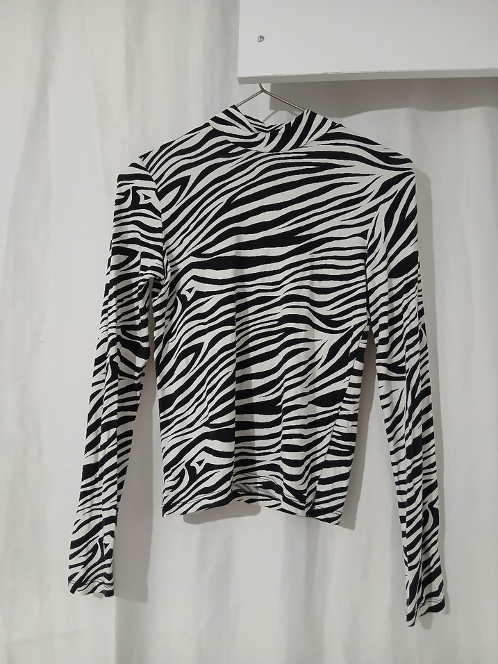 Zebra Desenli Yarım Balıkçı Yaka Kadın Bluz - Görsel 3