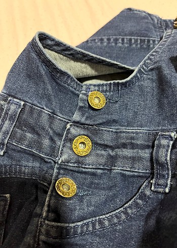 Kız Çocuk Mavi Düğmeli Denim Tulum - Görsel 4