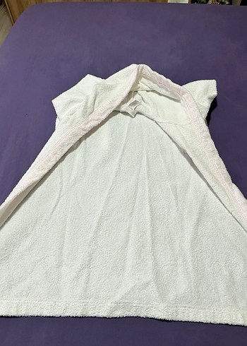 Kız Çocuk Kapüşonlu Nakışlı Beyaz Bornoz - Görsel 5