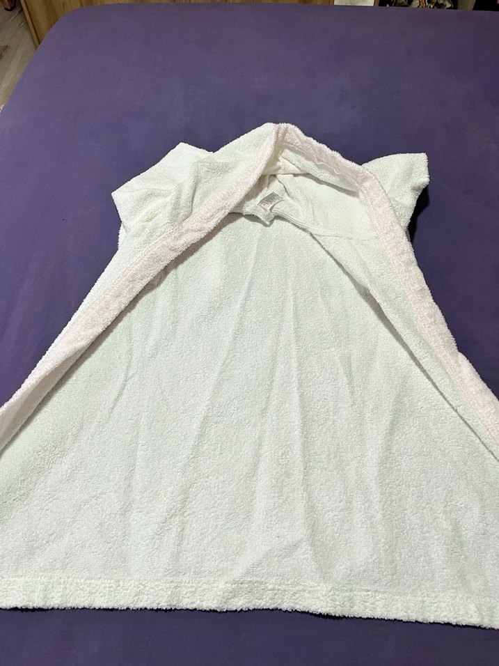 Kız Çocuk Kapüşonlu Nakışlı Beyaz Bornoz - Görsel 5