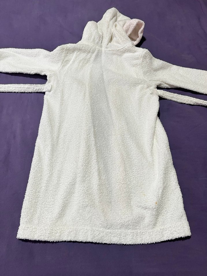 Kız Çocuk Kapüşonlu Nakışlı Beyaz Bornoz - Görsel 2