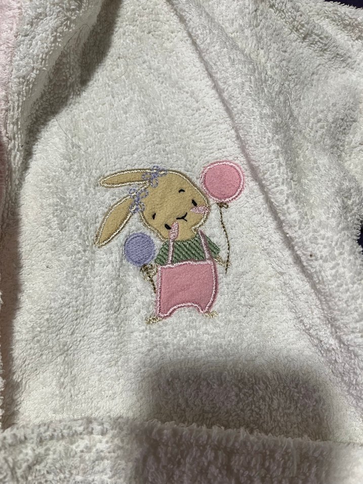 Kız Çocuk Kapüşonlu Nakışlı Beyaz Bornoz - Görsel 3