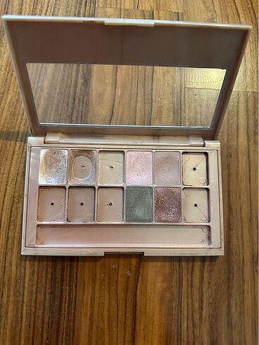 Maybelline Maybelline The Blushed Nudes Far Paleti