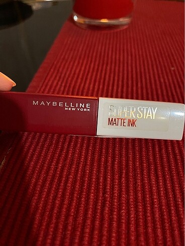 Beden kırmızı Renk Maybelline ruj