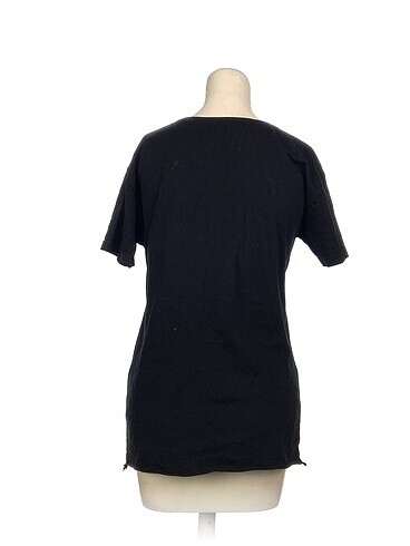 m Beden PreLoved T-shirt %70 İndirimli.