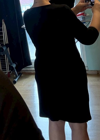 Siyah V Yakalı Mini ince krep
Elbise - Görsel 2