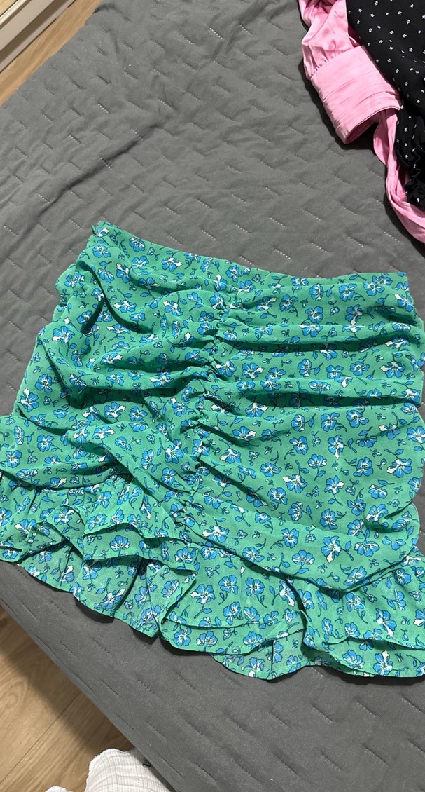 Yeşil Renkli Fırfırlı Mini Etek S beden - Görsel 3