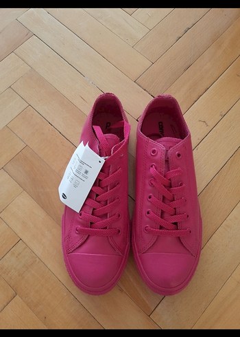 37,5 Beden Pembe Converse Kadın Spor Ayakkabı