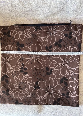 Kahverengi Çiçek Desenli Modern kırlent Kılıfı - Görsel 3