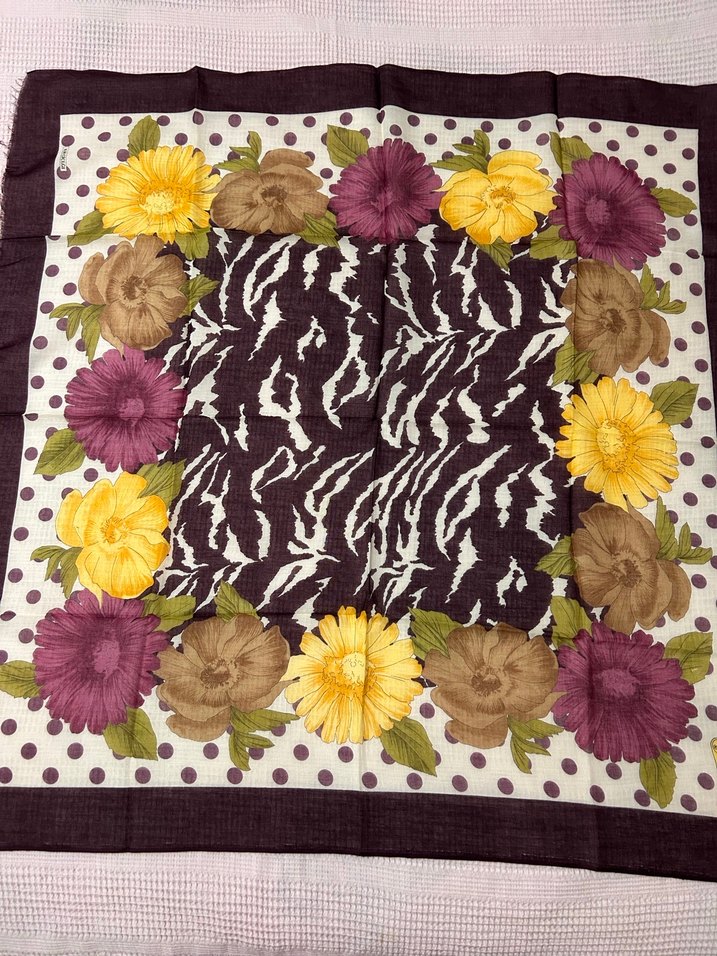 Mor Renkli Çiçek Desenli Fırfırlı Kadın Fuları - Görsel 2