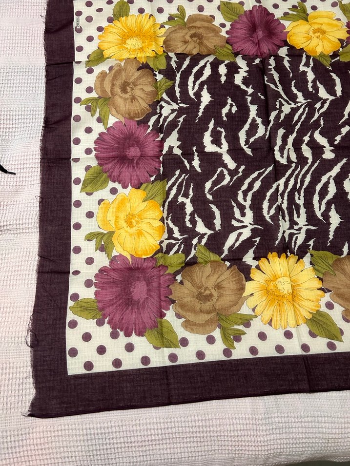 Mor Renkli Çiçek Desenli Fırfırlı Kadın Fuları - Görsel 3