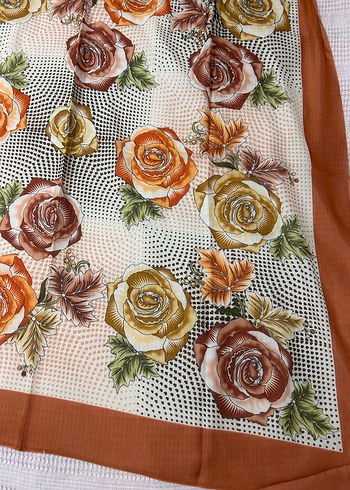 Kahverengi Vintage Fırfırlı Kadın Eşarp - Görsel 2