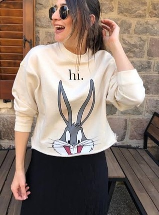 m Beden ten rengi Renk Ekru Bugs Bunny Baskılı Sweatshirt Butikten Alındı yenidir defo