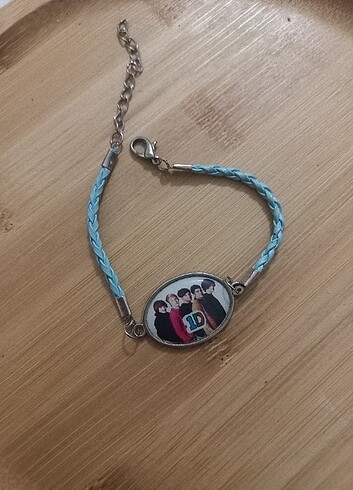 1D bileklik