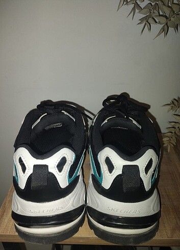 40 Beden Skechers Spor Ayakkabı