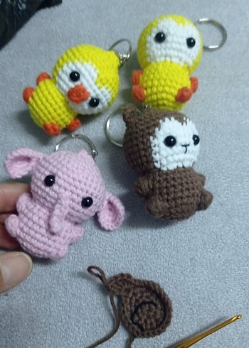 Renkli Örgü Kadın Anahtarlık Seti - Görsel 2