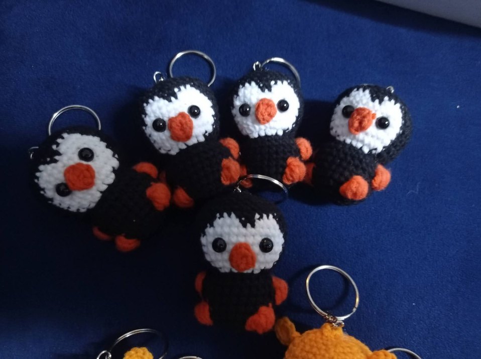 Gri Örgü Kadın Anahtarlık - Görsel 2