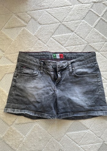 Gri Mini Kadın Denim Şort Düğmeli