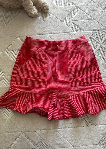 Kırmızı Çizgili Volanlı Mini şort