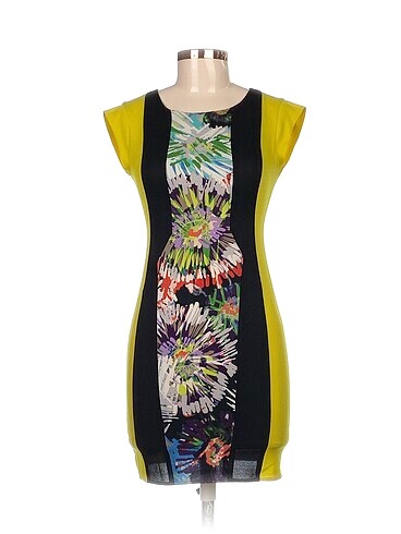 BCBG Maxazria Kısa Elbise %70 İndirimli.