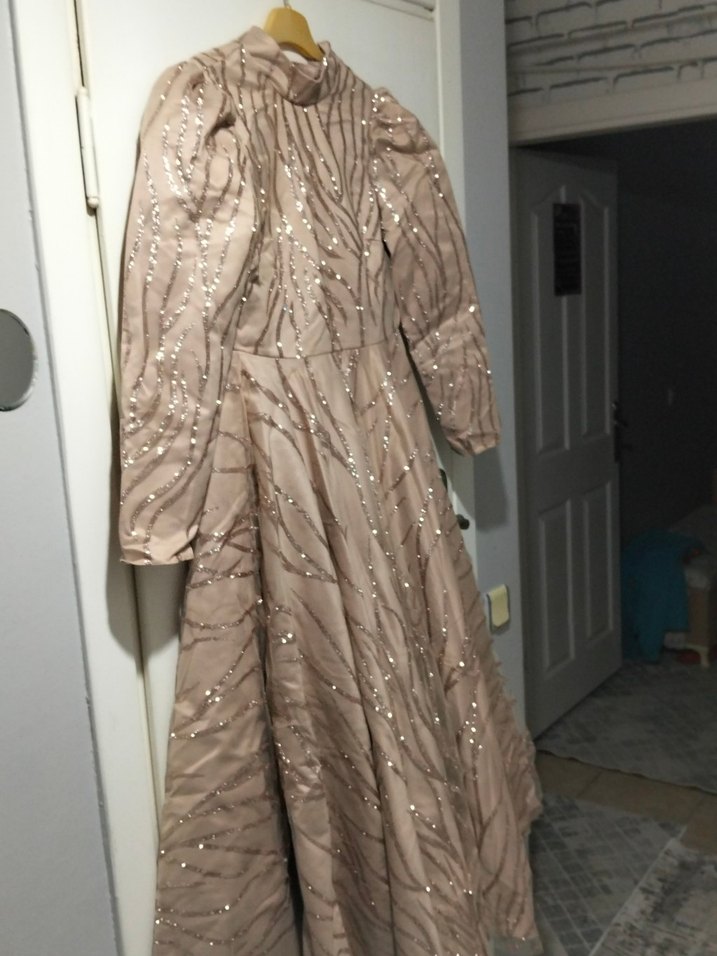 Uzun Kollu Bej İşlemeli Abiye Elbise - Görsel 3