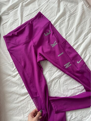 nike tayt