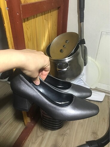 Kalın topuklu ayakkkabı