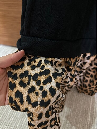 s Beden Siyah alt kısmı leopar elbise