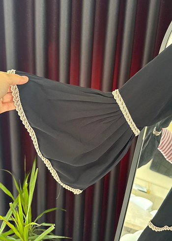 m Beden Uzun Kollu Siyah Nakışlı Uzun Elbise