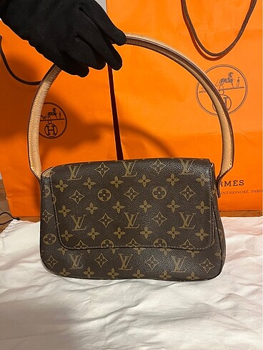 Louis Vuitton omuz çantası