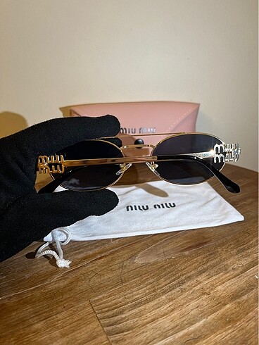 Beden siyah Renk Mıu Mıu Sunglasses