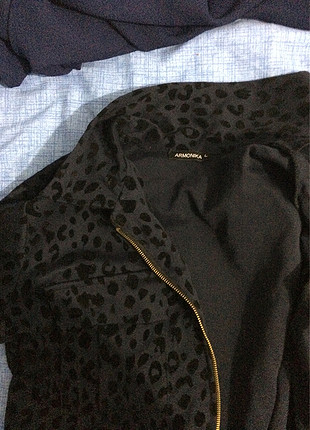 Leopar desenli yakalı bomber ceket