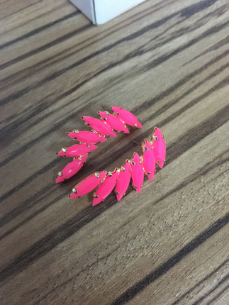 Pembe küpe