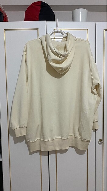 l Beden ten rengi Renk Tesettür sweat sivit. Krem renk sweatshirt