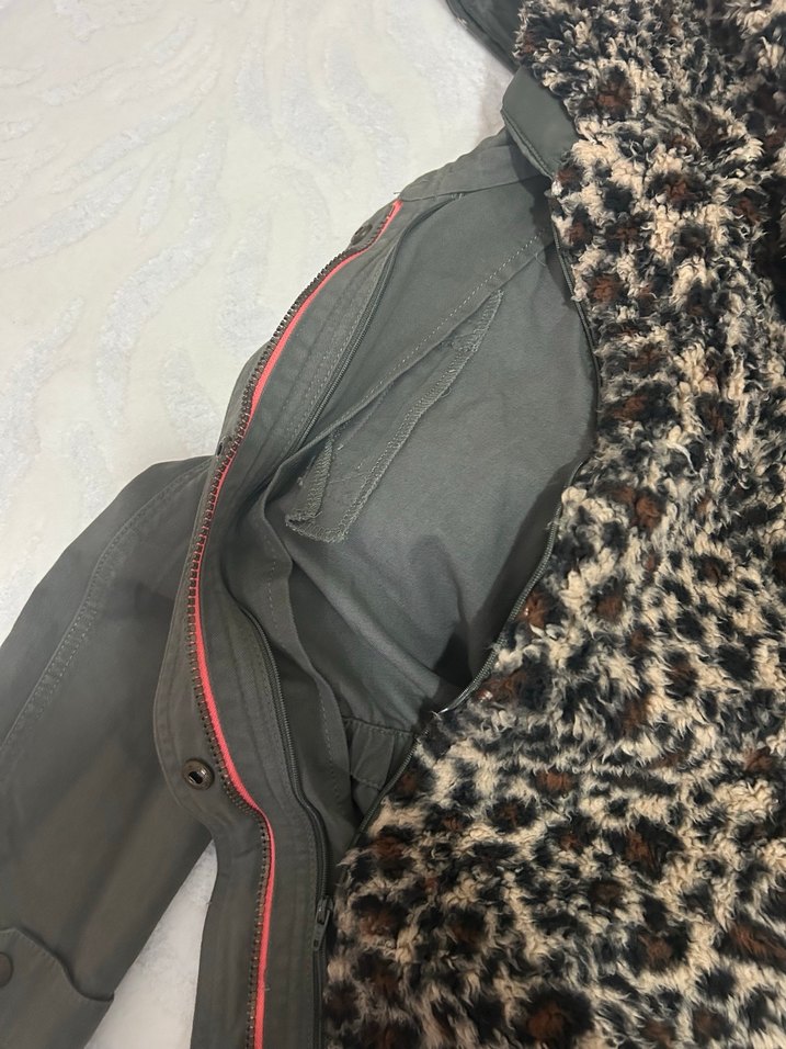 Gri Kapüşonlu Kadın Mont, Kürklü, Sokak Stili - Görsel 3