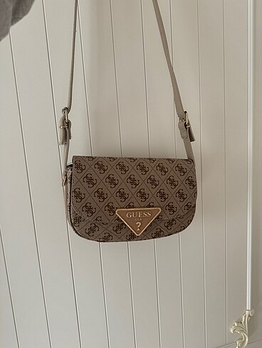 Guess çanta bej monogram desenli yeni omuz ,çapraz çanta