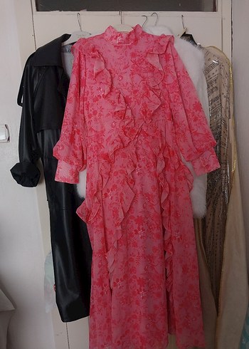 Pembe Uzun Fırfırlı elbise - Görsel 2