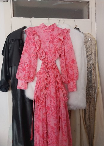 Pembe Uzun Fırfırlı elbise - Görsel 3