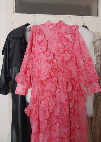 Pembe Uzun Fırfırlı elbise - Görsel 4