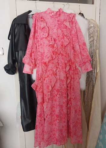 Pembe Uzun Fırfırlı elbise - Görsel 5