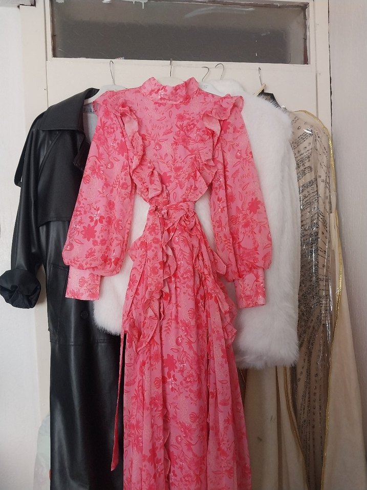 Pembe Uzun Fırfırlı elbise - Görsel 3