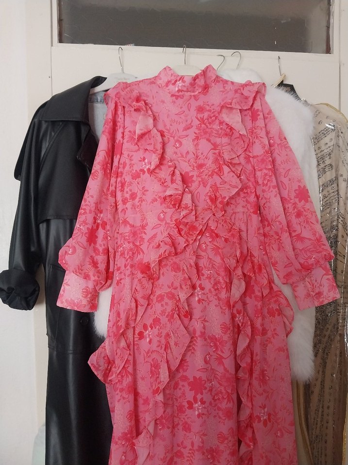 Pembe Uzun Fırfırlı elbise - Görsel 4