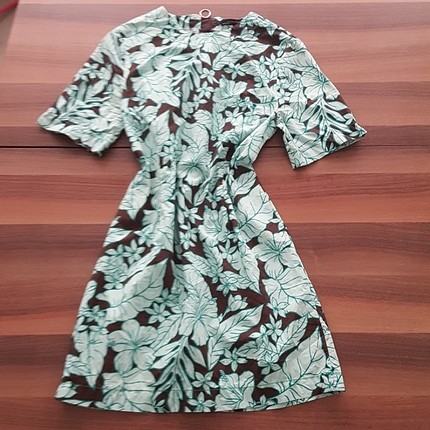 Zara cicek desenli elbise