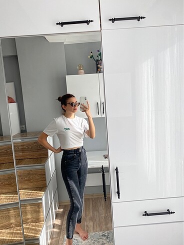 bershka eskitme detaylı jean